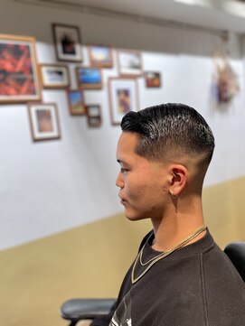 カムレイドフォーライフ(COMRADE 4 LIFE) THE POMPADOUR  担当西村