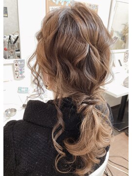 アールイー(Re:) ローポニー ルーズヘアアレンジ