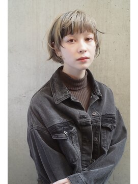 レジュアル(RESSUAL) イメチェンホワイトブロンド外ハネボブ美髪ワイドバング