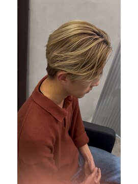 メンズサロン キング 高槻店(Men’s salon K!ng) フェザーショートアップバングセンターパートメンズハイライト