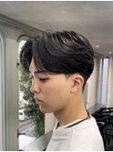 刈り上げセンターパートテーパーフェードカットニュアンスパーマ