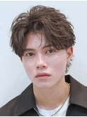 原宿毛流れフェザーパーマセンターパートウルフヘア刈り上げ茶髪