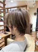 後ろ姿まで綺麗なくびれショート
