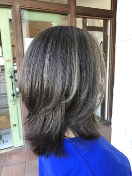 ブランシェ神領店 レイヤーウルフ☆ダークグレー×シルバーハイライト☆《高橋》