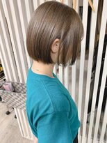 モルニ(MORNI)&nbsp;シルキーべージュ_マロンベージュ Aラインボブ かきあげ