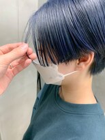 テトヘアー(teto hair) センターパート、ハンサムショート、ネイビーカラー、ブルー