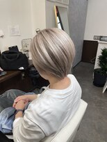 ムーブ(Moob)&nbsp;くすみがかったスモーキーなホワイトシルバーカラー【別府】