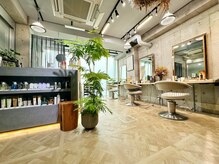 隣が気にならないゆったりスペースの店内