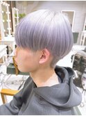 シルバーカラーツーブロックマッシュショート　ブリーチデザイン
