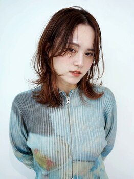 ロッジアート(Lodge art)の写真/すっ…と力が抜けたリラックス感。ルーズに崩した束感が、心地よい“ラフさ”を残したお洒落なカールに♪