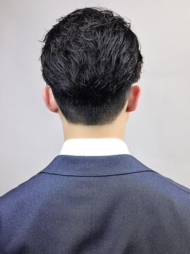 リップス 梅田ロフト(LIPPS) 30代男性 爽やか 清潔感 スーツ かきあげ