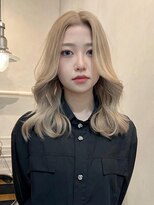 ジーナ オモテサンドウ(XENA)&nbsp;ケアブリーチ×ダブルカラー×メルティーベージュ（表参道）