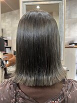 ハコ(H.A.Co) オリーブグレージュです。