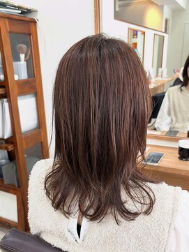 くびれミディ × 透明感ブラウンカラー