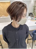 大人ハイライト白髪ぼかし前下がりショートボブ