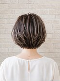 白髪ぼかしハイライト×丸みショートボブ