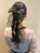 ユニバイリサ 天神大名店(uni by risa) ヘアセット ポニーテール 編み下ろしアレンジ 結婚式 20代