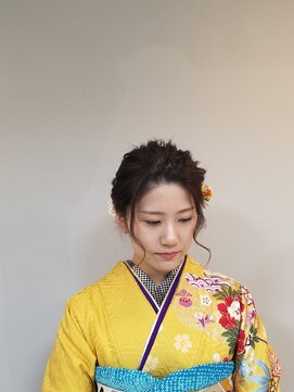 ノラ(Norah) でこだしタイトなふわふわヘア