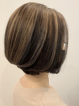 ウィルゴ(VIRGO) 40代50代60代白髪ぼかしハイライト☆大人ショートボブ