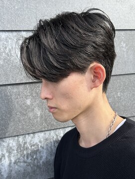 ヒュイル バイ ニアウ(Hwyl by Niau) メンズマッシュセンターパートスパイラルパーマニュアンスパーマ