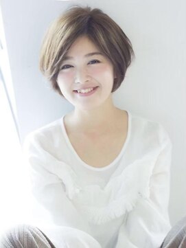 コンティロミー(CONTI ROMMY.) ショートボブ◎前下がりショートサイドバング小顔パールベージュ