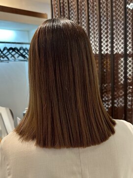 縮毛矯正で扱いやすさ抜群×イメチェン切りっぱなしボブ