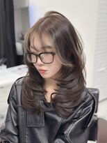 ロムーク 表参道(LOMKH)&nbsp;小顔ロングレイヤーカット顔周り冬グレージュカラー透明感カラー