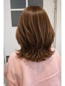 ジゼルアライ(gisele arai) くびれミディアムレイヤー