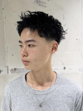 フランクスバーバーザスタンド(Frank’s barber the stand) 刈り上げセンターパート/波巻きツイストスパイラル/飯田橋 E