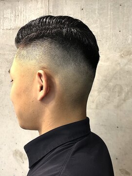 グッドプレイスアンドシング(Good Place&thing) メンズ刈り上げ短髪七三分けスキンフェードバーバースタイル