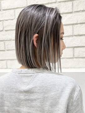 トルネード(TORNADO) 外国人風 国風切りっぱなしボブ ハイライト グレージュM428