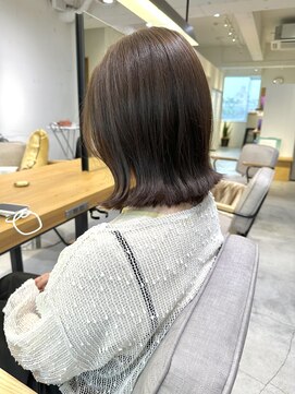 ルイス 宝塚(Luis) 大人可愛い20代30代40代小顔 外ハネアッシュベージュボブ