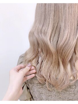 リノショアーズ 日本大通り店(RINOSHORES) ミディアムロング透明感たっぷりミルクティーベージュmaaya