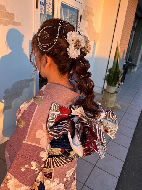 成人式ヘアセット 華やか造花編みおろし玉ねぎヘア 和装着物