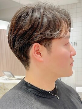 ヨリ トウキョウ(yori Tokyo) 簡単スタイリングニュアンスパーマスパイキーショート