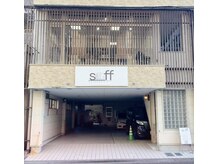 ソフ(soff)の雰囲気（入り口になります。下が駐車場になります。）