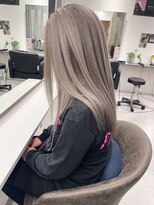 キング 心斎橋店(K!ng)&nbsp;ハイライトカラーミルクティーベージュレイヤーカット