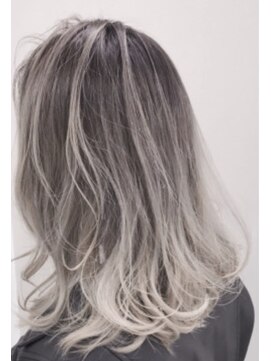クリーピー(CREAPY) ホワイトバレイヤージュ