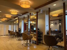 ヘアーメイク ピソリーノ(hair make Pisolion)の雰囲気（シャンデリアが可愛いレセプション）