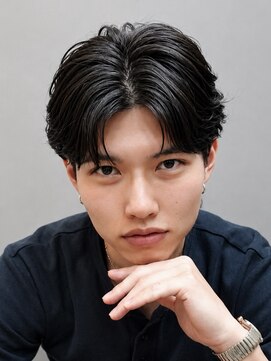 ブランシェ(BRANCHE) フェザーショート　センターパート　メンズパーマ
