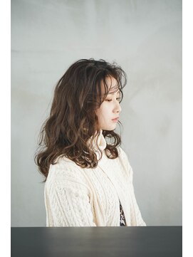 トロワエピ 表参道(Trois epis) エアリーウェーブ◎エモージュロング