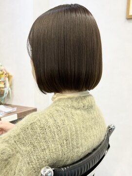 オウル(Owll) *内巻きコンパクトボブくすみベージュ*