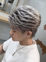 アイトーキョーリタ 渋谷(AI TOKYO Rita)&nbsp;渋谷シルバーフェザーショートハイトーンバレイヤージュ刈り上げ