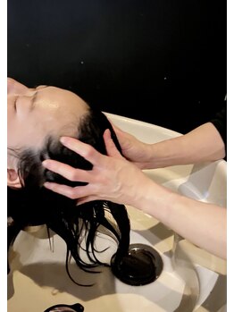 シンク 豊中店(sync)の写真/頭皮、髪の状態を見ながら、効果効能や時間に合わせて7種類のスパから一緒に選定★至福のひとときを…