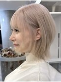 《ショートボブ》ミルクティーとの掛け合わせが人気◎