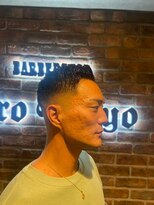 ブロートーキョー 有楽町店(Bro Tokyo) ミドルスキンフェード　前上げ右流し