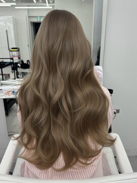 アマトウキョウスマートサロン(AMA TOKYO×Smart Salon) ヘーゼルベージュ ブリーチ レイヤーカット 海外風