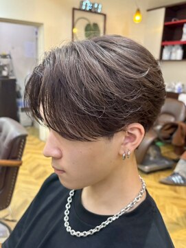 レボルトヘアー(R EVOLUT hair) MEN’S HAIR/サーフカール/刈り上げセンターパート/柏駅
