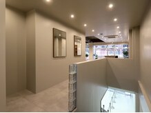 ティエラ(TIERA)の雰囲気（高級ホテルのような静かなアプローチ空間）