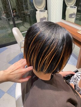 アース いわき店(HAIR&MAKE EARTH) 切りっぱなしミニボブ × 黒髪コントラストオレンジハイライト